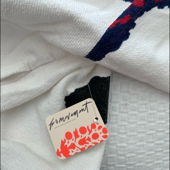 Free People Movement Cardi Mountain Graphic NWT - Picture 11 of 15